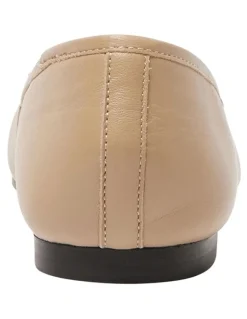 Marcs Trella Leather Ballet Flats in Black/Camel