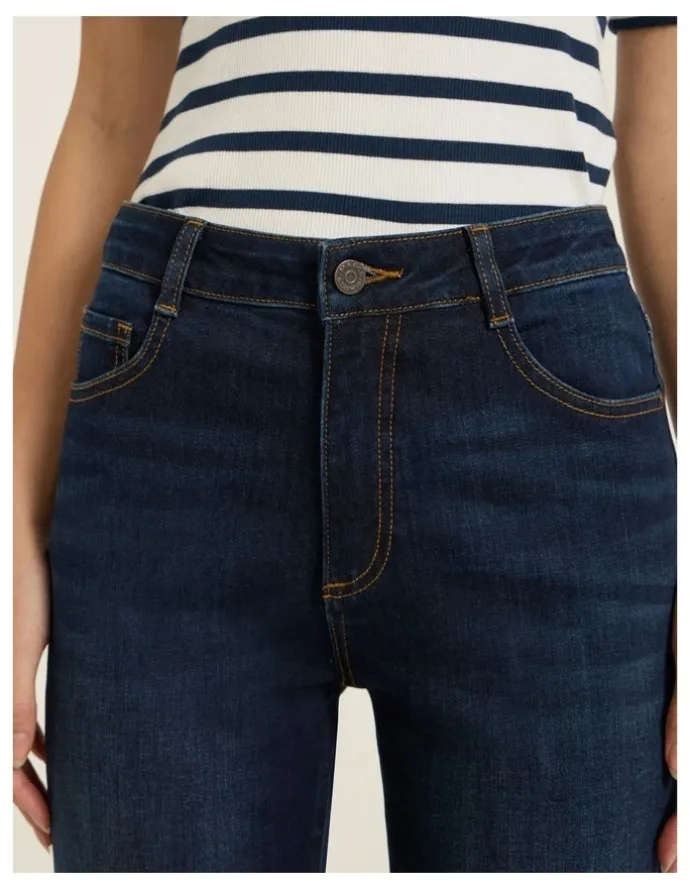 Marcs Girlfriend Straight Leg Jean in Deep Sea Blue