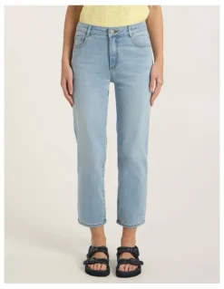 Marcs Girlfriend Straight Leg Jean in Boat Blue