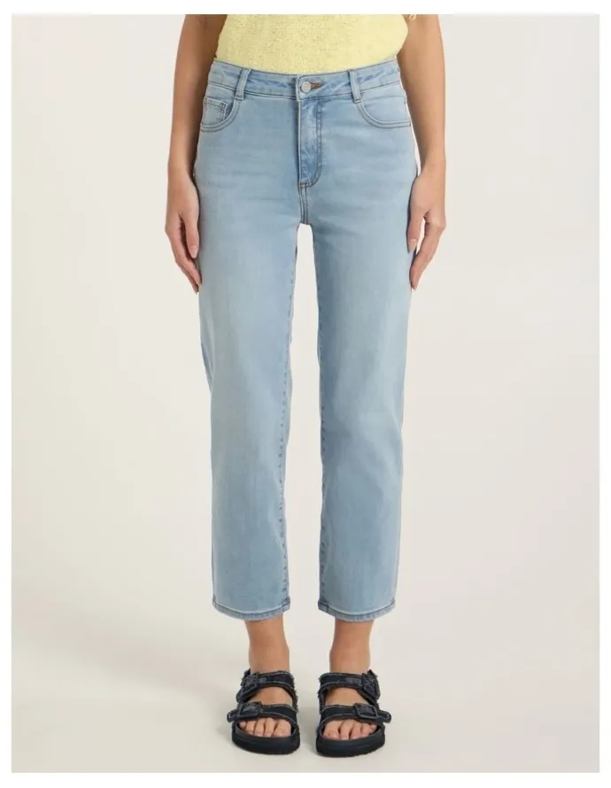 Marcs Girlfriend Straight Leg Jean in Boat Blue