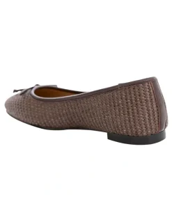 Marcs Tandem Ballet Flats in Chocolate Raffia