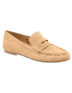 Nine West Rasco Loafer in Natural