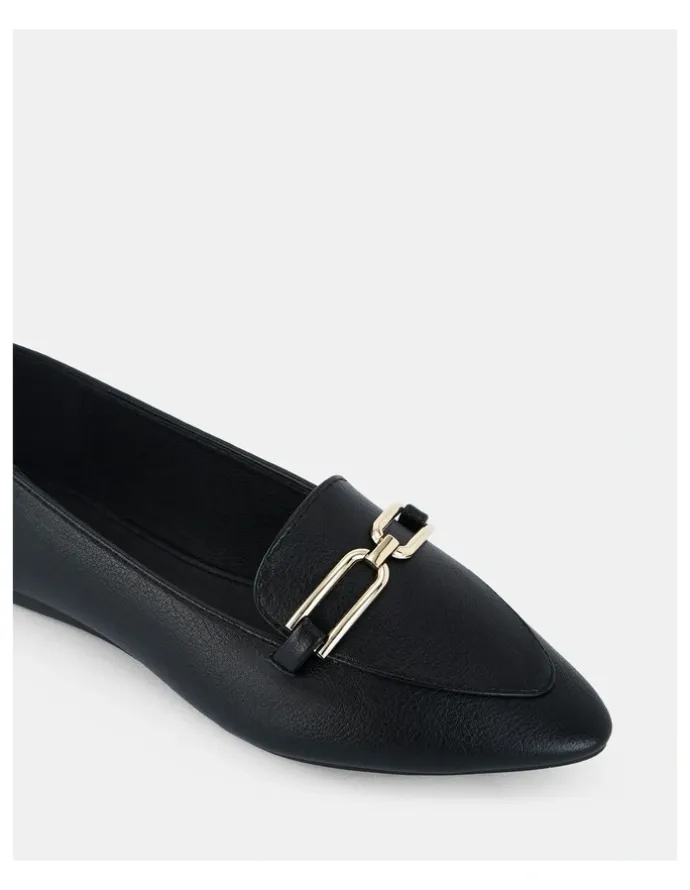 Novo Shoes Cremona Loafer Flats in Black