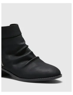 Novo Shoes Dagali Boots in Black