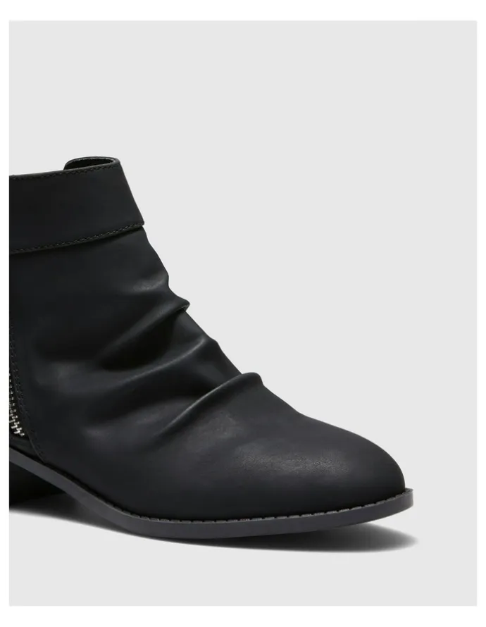 Novo Shoes Dagali Boots in Black