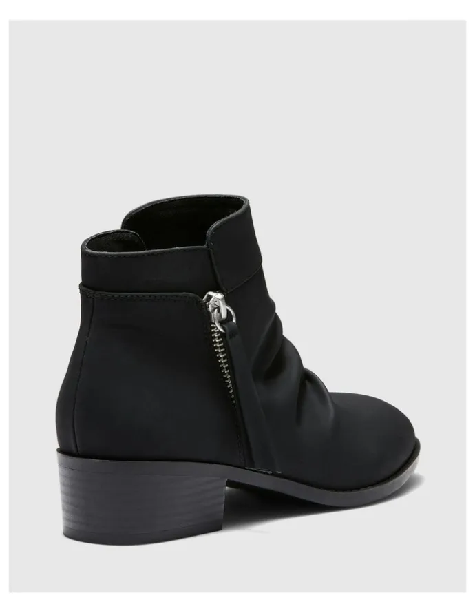 Novo Shoes Dagali Boots in Black