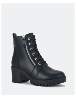 Novo Shoes Dariel Boots in Black