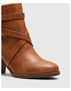 Novo Shoes Jorgie Boots in Tan