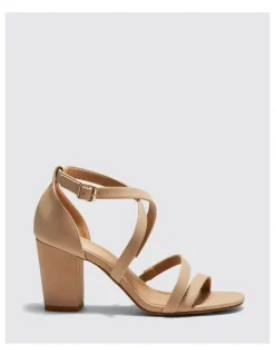 Novo Shoes UCCI Sandals in Nude