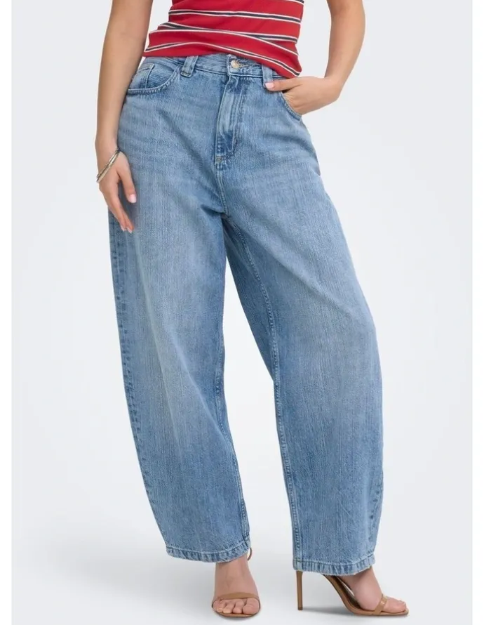 ONLY Brooks Barrel Jeans in Light Blue Denim