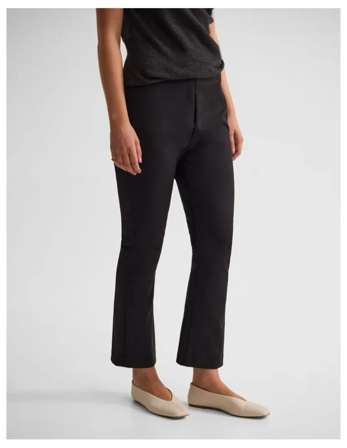 Oxford Blade Stretch Crop Pants in Black