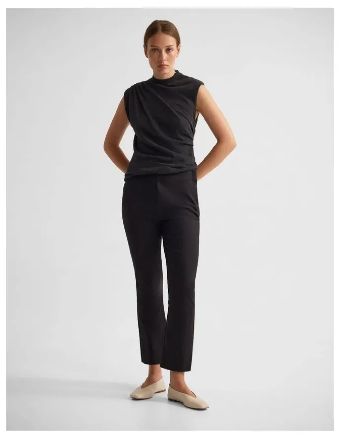 Oxford Blade Stretch Crop Pants in Black