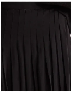 Oxford Lauren Pleated Skirt in Black
