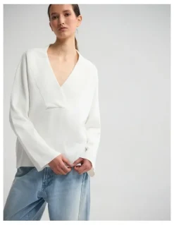 Oxford Pia Cotton V-Neck Knit in Ivory