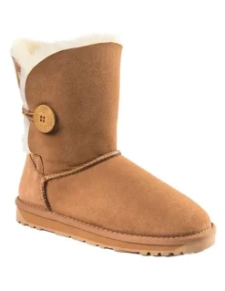 Ozwear Ugg Classic Short Button Boots in Chestnut