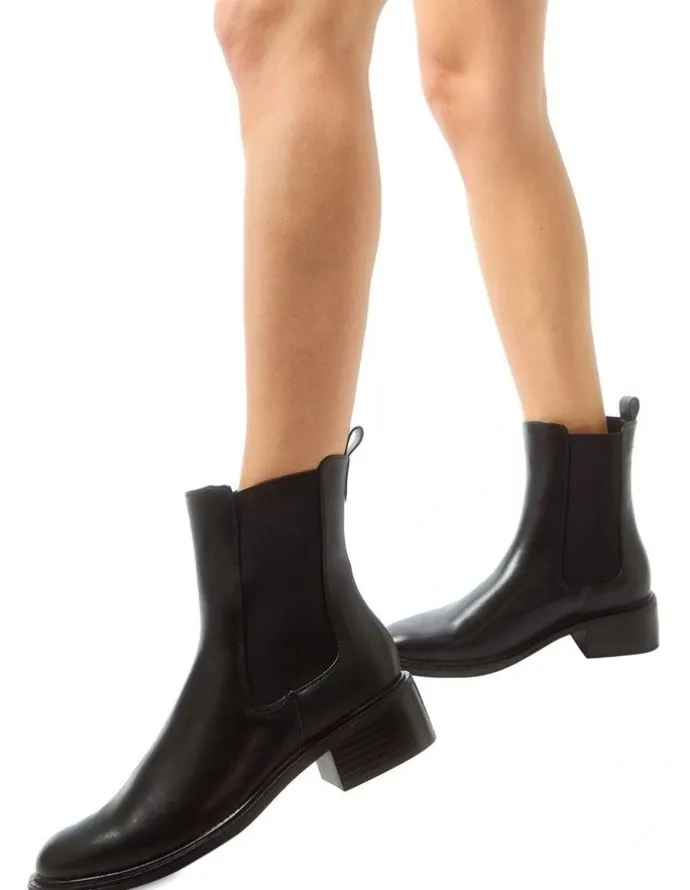 Ravella Bedford Boots in Black Smooth