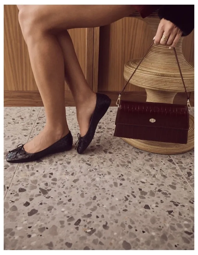 Ravella June Shoulder Bag in Bordeaux Coc