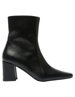 Ravella Nitro Boots in Black