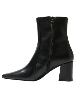 Ravella Nitro Boots in Black