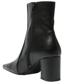 Ravella Nitro Boots in Black