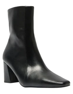 Ravella Nitro Boots in Black