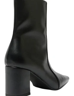Ravella Nitro Boots in Black