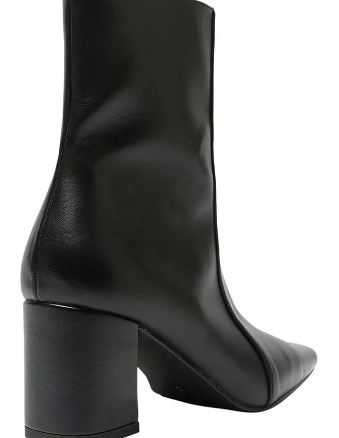 Ravella Nitro Boots in Black
