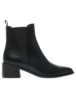 Ravella Noble Boots in Black