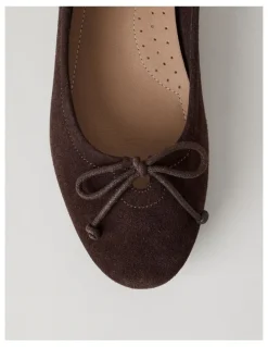 Regatta Cindy Flat Shoes in Chocolate Suede