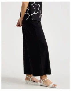 Regatta Elastic Waist Crop Travel Knit Pant in Black