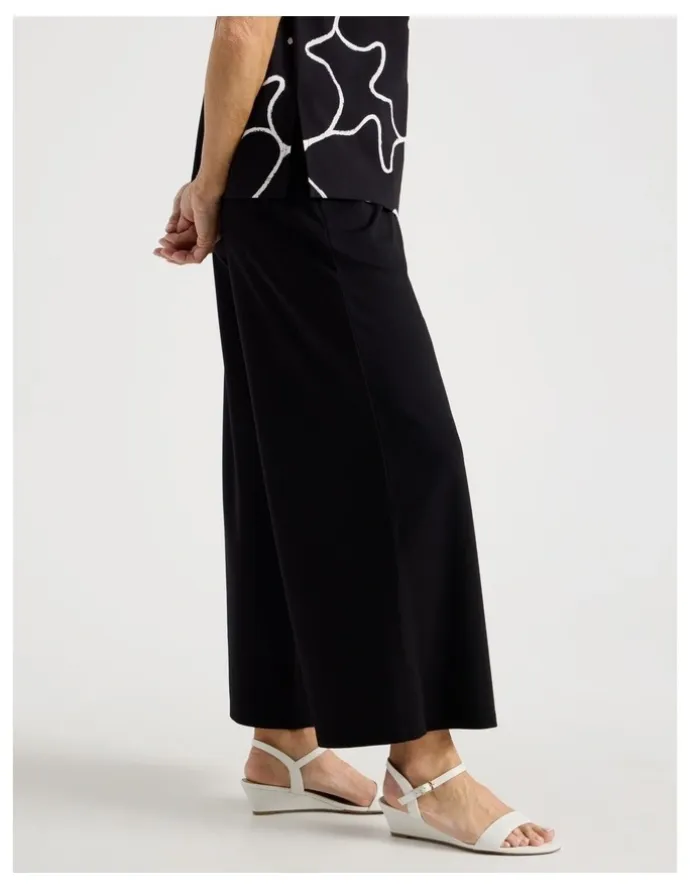 Regatta Elastic Waist Crop Travel Knit Pant in Black