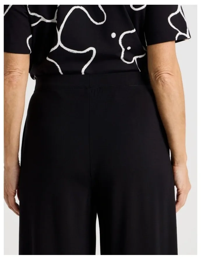 Regatta Elastic Waist Crop Travel Knit Pant in Black