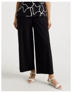 Regatta Elastic Waist Crop Travel Knit Pant in Black