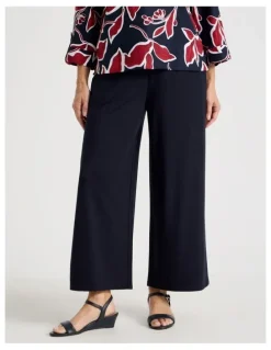 Regatta Elastic Waist Crop Travel Knit Pant in Navy