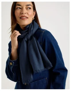 Regatta Light Weight Scarf in Navy