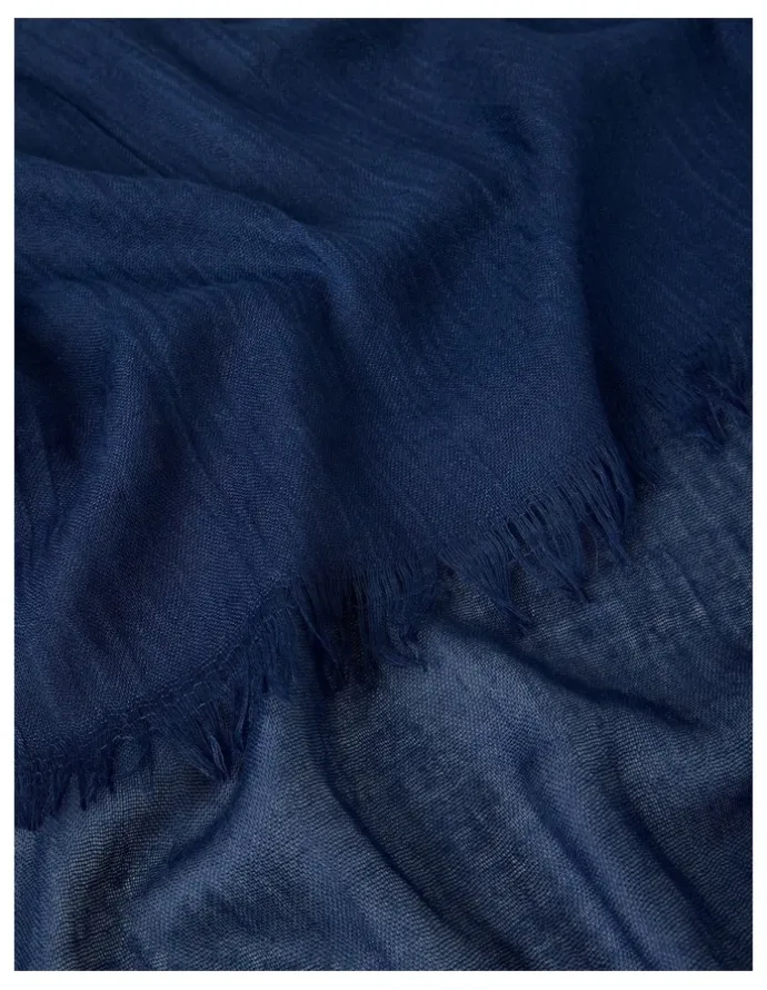 Regatta Light Weight Scarf in Navy