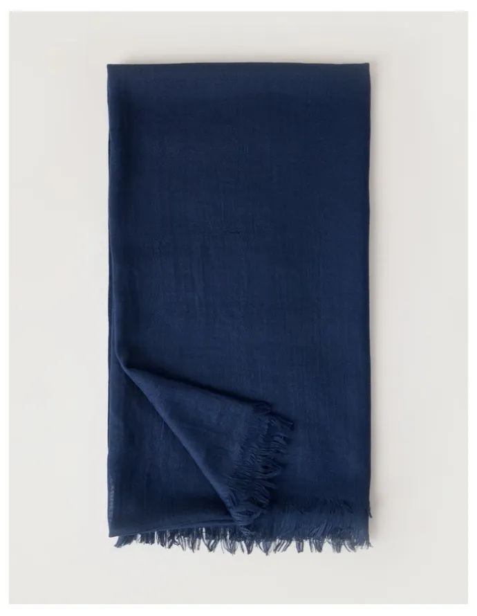 Regatta Light Weight Scarf in Navy