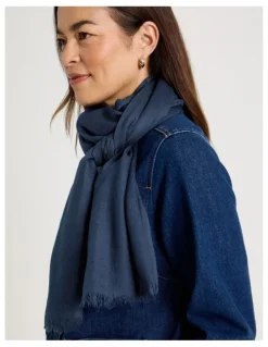 Regatta Light Weight Scarf in Navy
