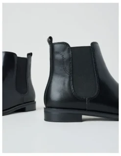 Regatta Martha Boot in Black