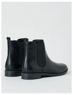 Regatta Martha Boot in Black