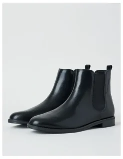 Regatta Martha Boot in Black