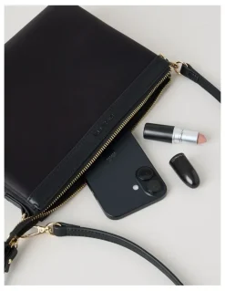 Regatta Mornington Crossbody Bag in Black