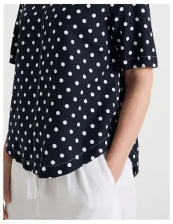 Regatta Petites Short Sleeve Top With CF Seam & Curved Hem in Navy/White Spot