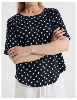 Regatta Petites Short Sleeve Top With CF Seam & Curved Hem in Navy/White Spot