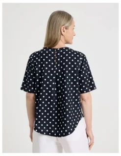 Regatta Petites Short Sleeve Top With CF Seam & Curved Hem in Navy/White Spot