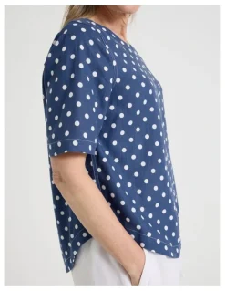 Regatta Petites Short Sleeve Top With CF Seam & Curved Hem in Blue/White Spot