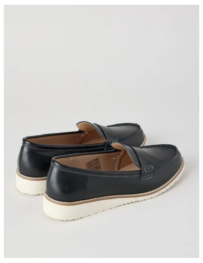 Regatta Quebec Flat Shoes in Black