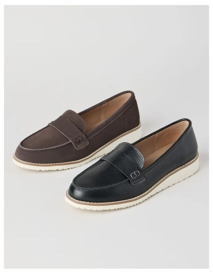 Regatta Quebec Flat Shoes in Black