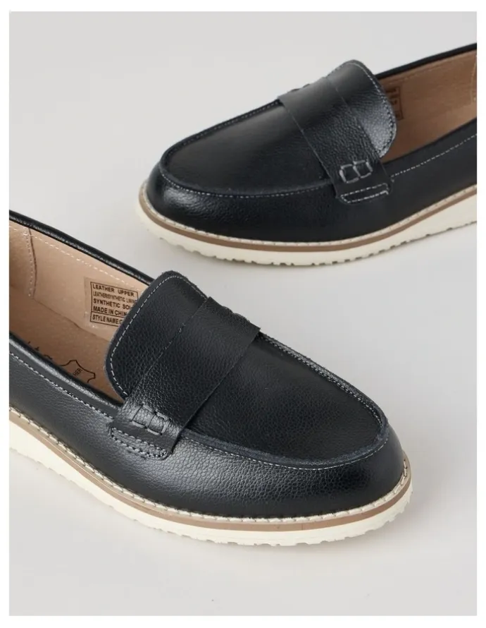 Regatta Quebec Flat Shoes in Black