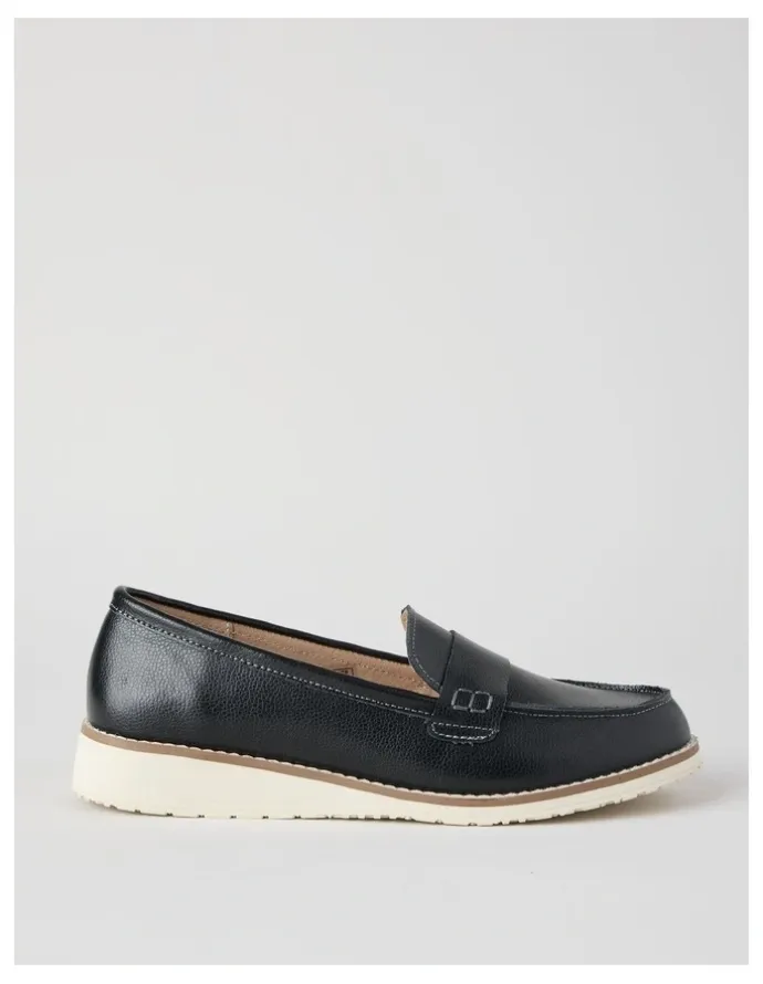 Regatta Quebec Flat Shoes in Black